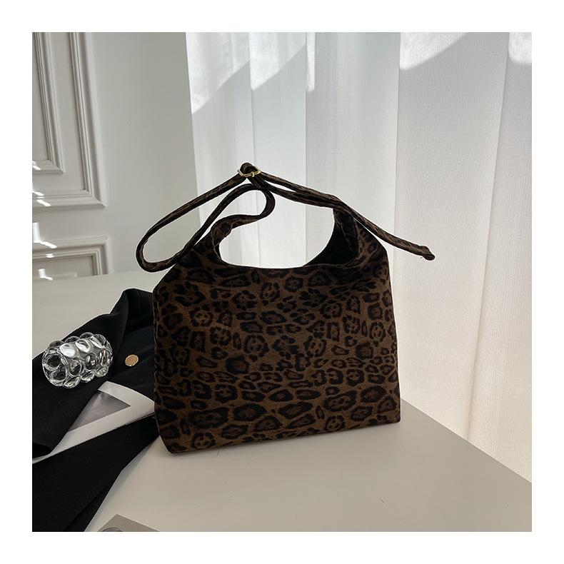 

Осенне-зимние сумки женские дорожные однотонные большой вместимости портативные сумки-тоут 2025 новая контрастная цветная наплечная сумка-мессенджер