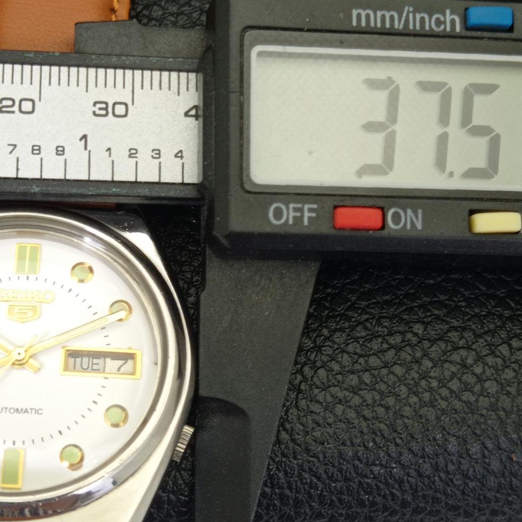 SEIKO 5 AUTOMATIC 7009A JAPAN MENS VINTAGE WHITE COLOR DIAL WATCH a702610-1 R209-a702610