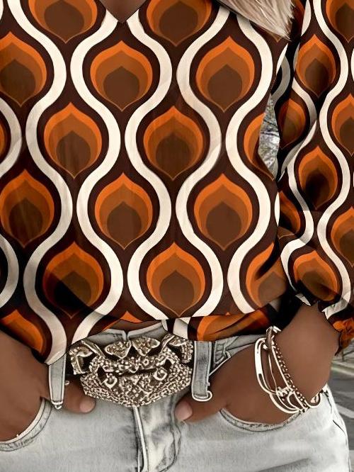 The new women's blouse features a printed V-neck long-sleeve design. It adopts Bohemian-style fringed sleeves and is perfect for spring.