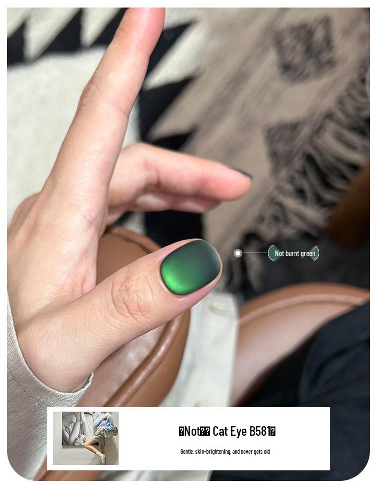 

Гель-лак «Кошачий глаз» изумрудно-зеленого цвета с эффектом «кроличьего волоса» и флеш-стеклянными бусинами для нейл-салонов