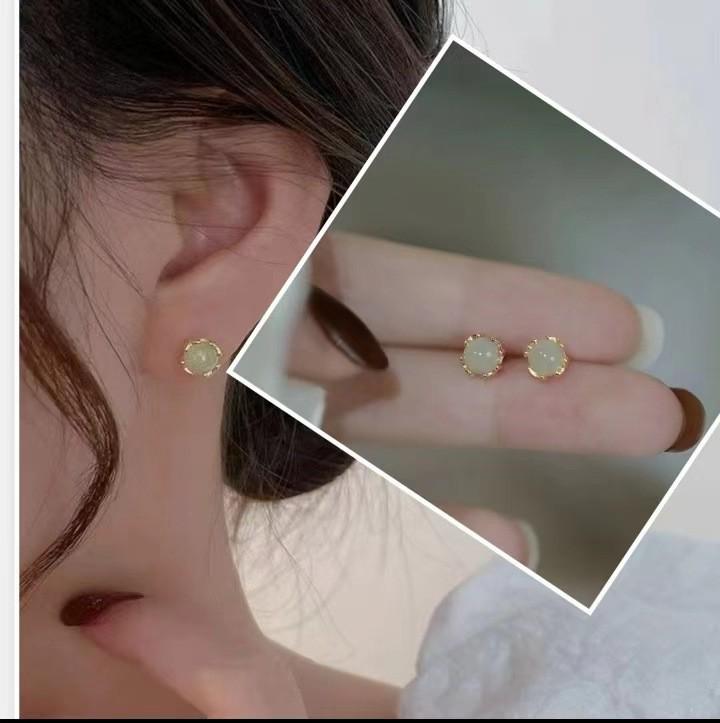 925 Silver Wind Cat's Eye Stone Earrings - Simple, Elegant, and Versatile for Women.