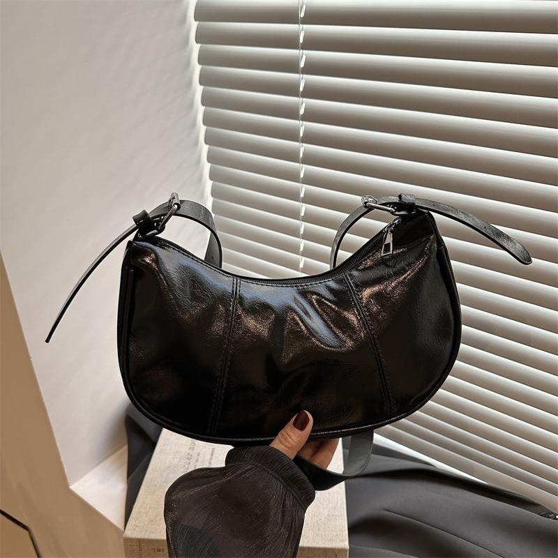 Autumn new beautiful niche design armpit bag women's trend crescent bag shoulder messenger bag