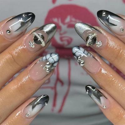 24 ks/sada Quick Nails Francouzská stříbrná prášková hvězda False Nials Nálepka Nositelná voděodolná manikúra Hotové nehty