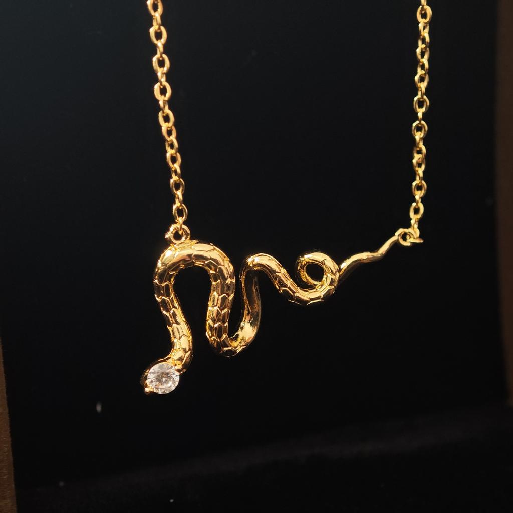 Natal Snake Necklace Female High Sense Zodiac Snake Necklace Light Luxury Fashion Clavicle Chain Live Supply