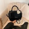 Premium Texture Retro Bag Women's 2025 New Fashion Versatile Messenger Bag Super Fire Portable Small Square Bag Small Bag