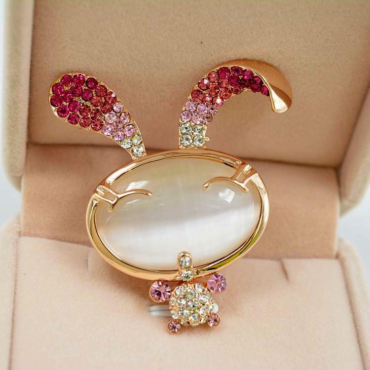 Country Pink Rabbit Brooch Femininity Versatile Diamond-Encrusted Animal Brooch Niche Design Pin Accessories