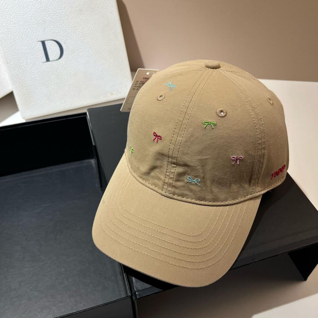 Guangzhou Alphabet Baseball Cap Simple Daily Versatile Age-Reducing Casual Cap Student Hat