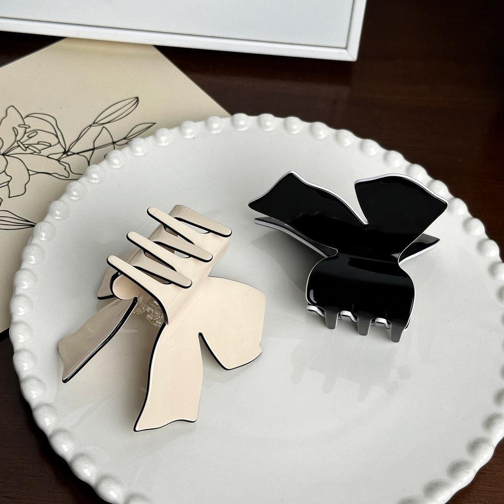 Fashionable White And Black Acrylic Butterfly Hair Grab Clip For Everyday Use