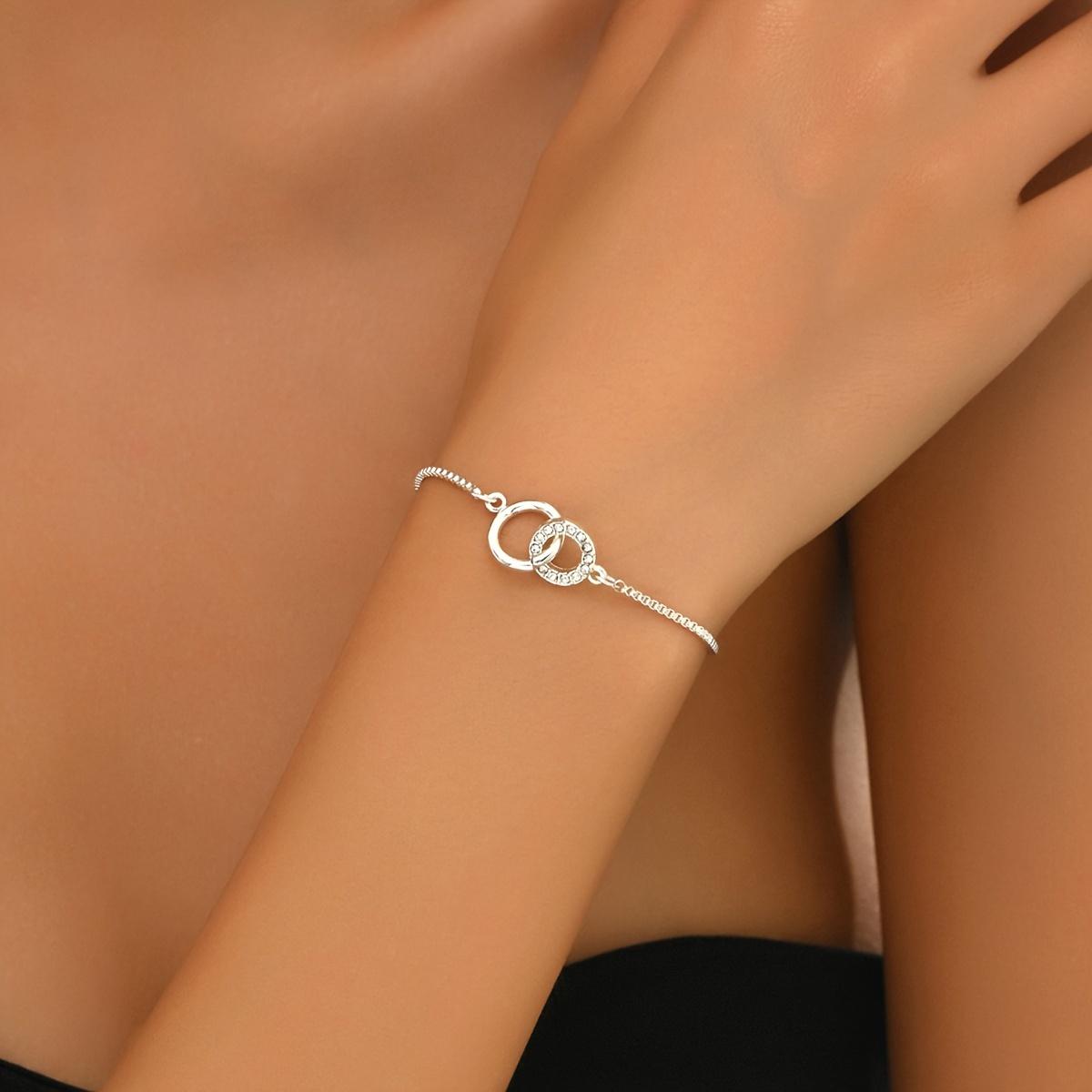 

Элегантный простой браслет Infinity с акцентами из страз, регулируемая цепочка-коробка, цинковый сплав с покрытием, повседневные и подарочные женские украшения one-size серебряный