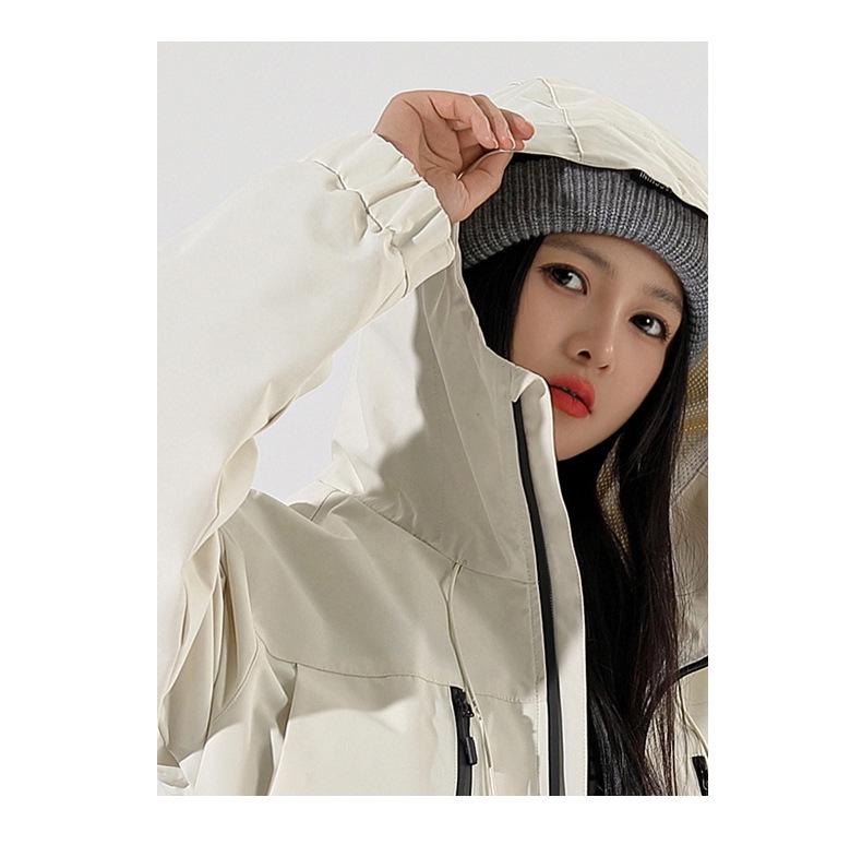 Spring & Autumn Unisex Windproof Mountaineering Jacket - Trendy, Loose-Fit, Water-Repellent Outdoor Windbreaker