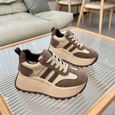 Tênis estilo "dad shoes" Forrest Gump de sola grossa para mulheres, novidade outono e inverno 2025, tendência 8CM de aumento interno de altura, moda casual, calçados femininos pequenos