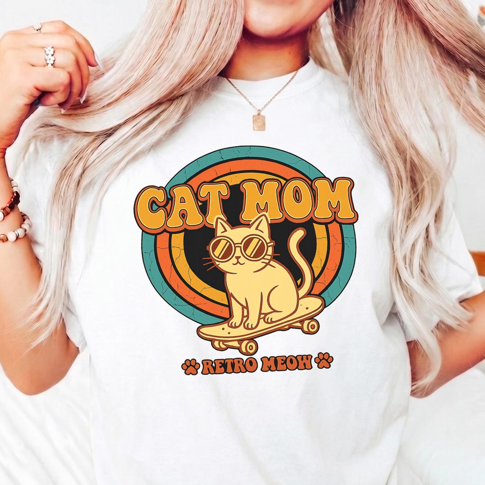 Cat Mom Retro Shirt, Skateboarding Cat Graphic Tee, 70s Style Top XL