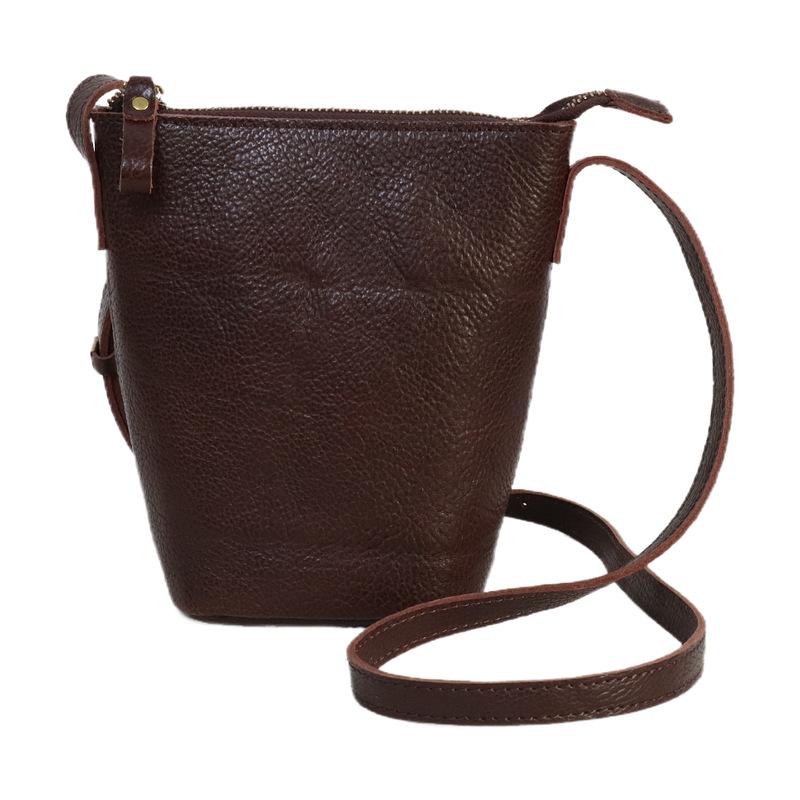 

Кожаная маленькая квадратная сумка женская мини-маленькая сумка простая сумка для мобильного телефона первый слой коровьей кожи модная и легкая на плечо сумка-мессенджер темно-коричневого