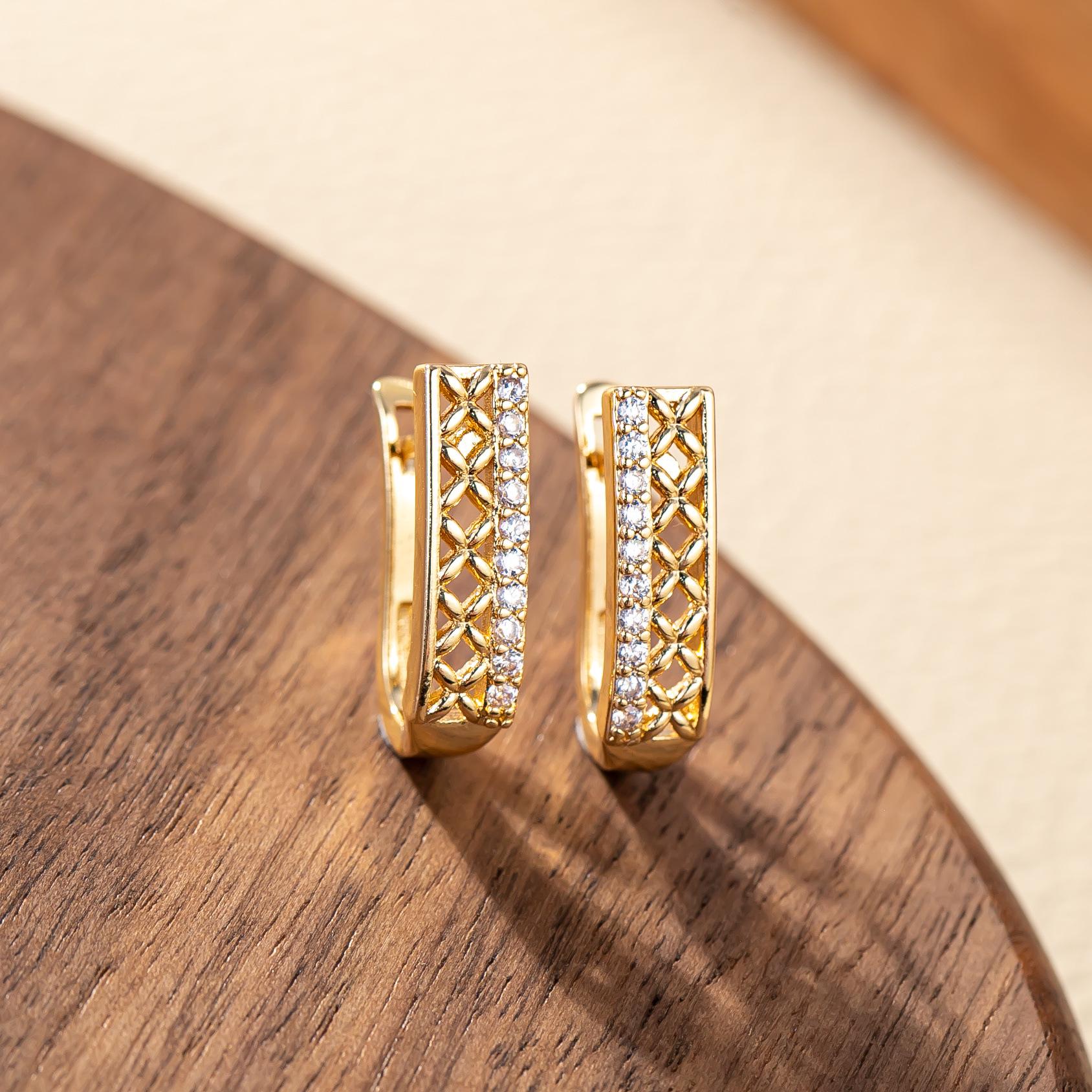 Luxury Rhinestone Ear Cuff: Korean-Japanese Style, Single Row Diamond Stud Earrings