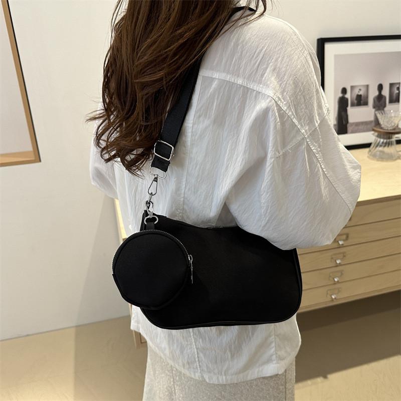 2024 New High-style Fashionable Lightweight Luxury Unique Shoulder Bag In Black And White