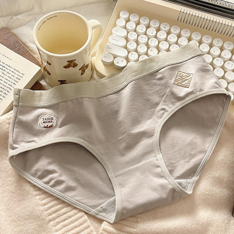 Women's Spring and Autumn Cotton 7A Antibacterial No Trace Breathable Middle Waist Briefs