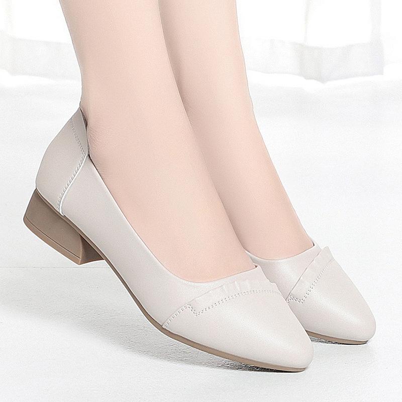 

Модная Дышащая Удобная Обувь из Мягкой Кожи с Мелким Вырезом Женские Балетки 2025 Весна Острый Носок Квадратный Каблук Обувь Мама Работа 41