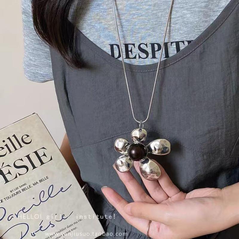 Retro Autumn and Winter Long Necklace Women's High-end Sweater Chain Niche Design Accessories