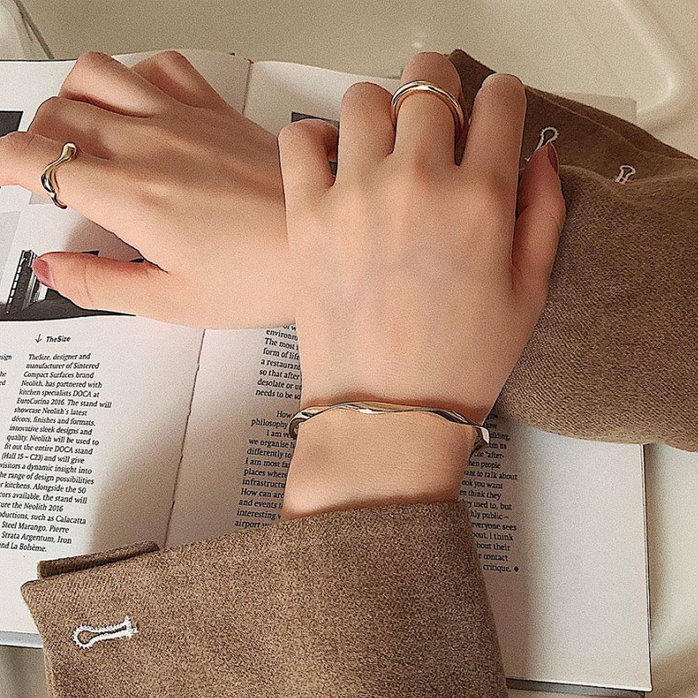 Retro Offener Armreif Kreativer Wellenarmreif Möbius Geometrische Accessoires Verstellbares Armband für Frauen Geschenk