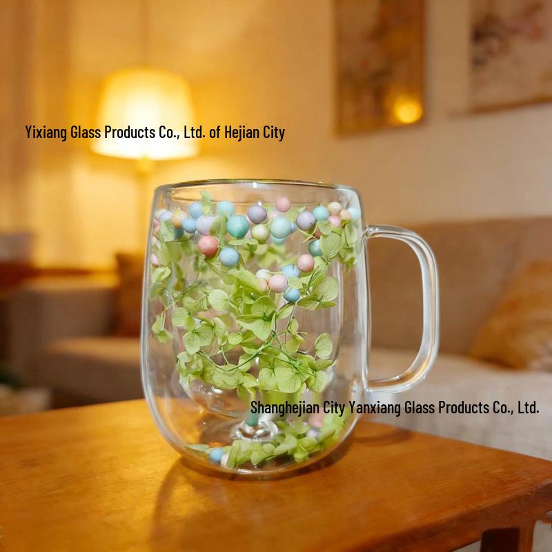 High-Value Double-Walled Glass Cup with Real Dried Flowers