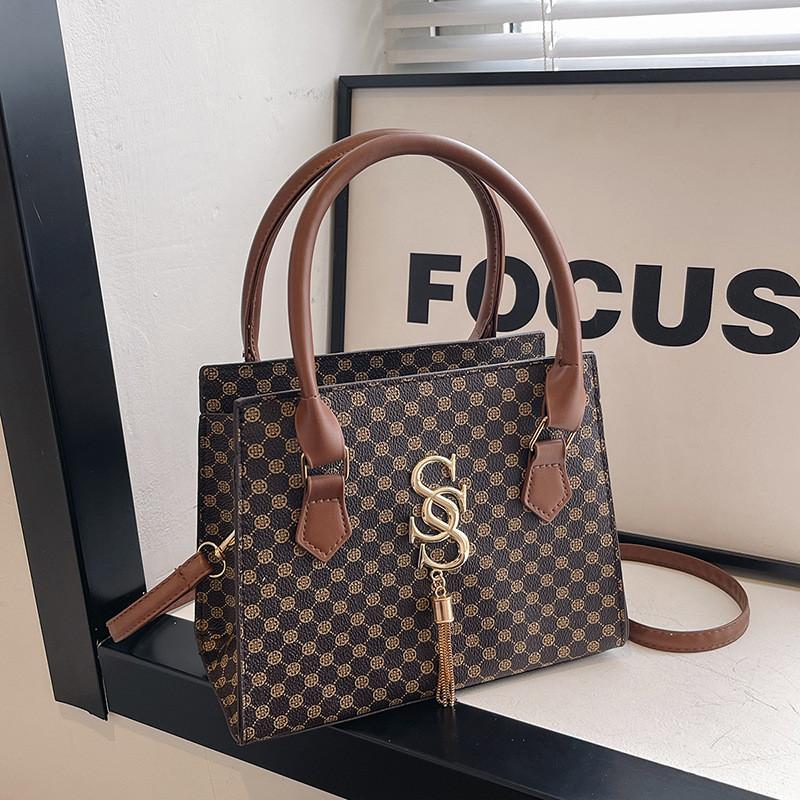 Stylish Retro Checkered Handbag With Elegant Pu Material And Soft Structure For Daily Use