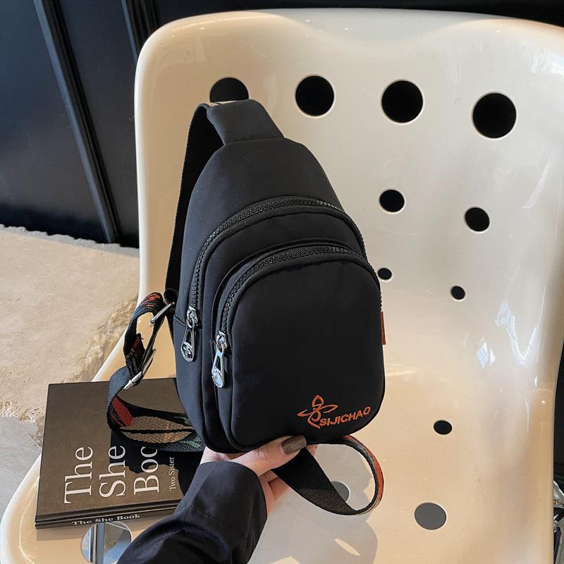 

2025 foreign style texture simple fashion trend shoulder bag summer new personalized casual women s niche breast bag чёрный