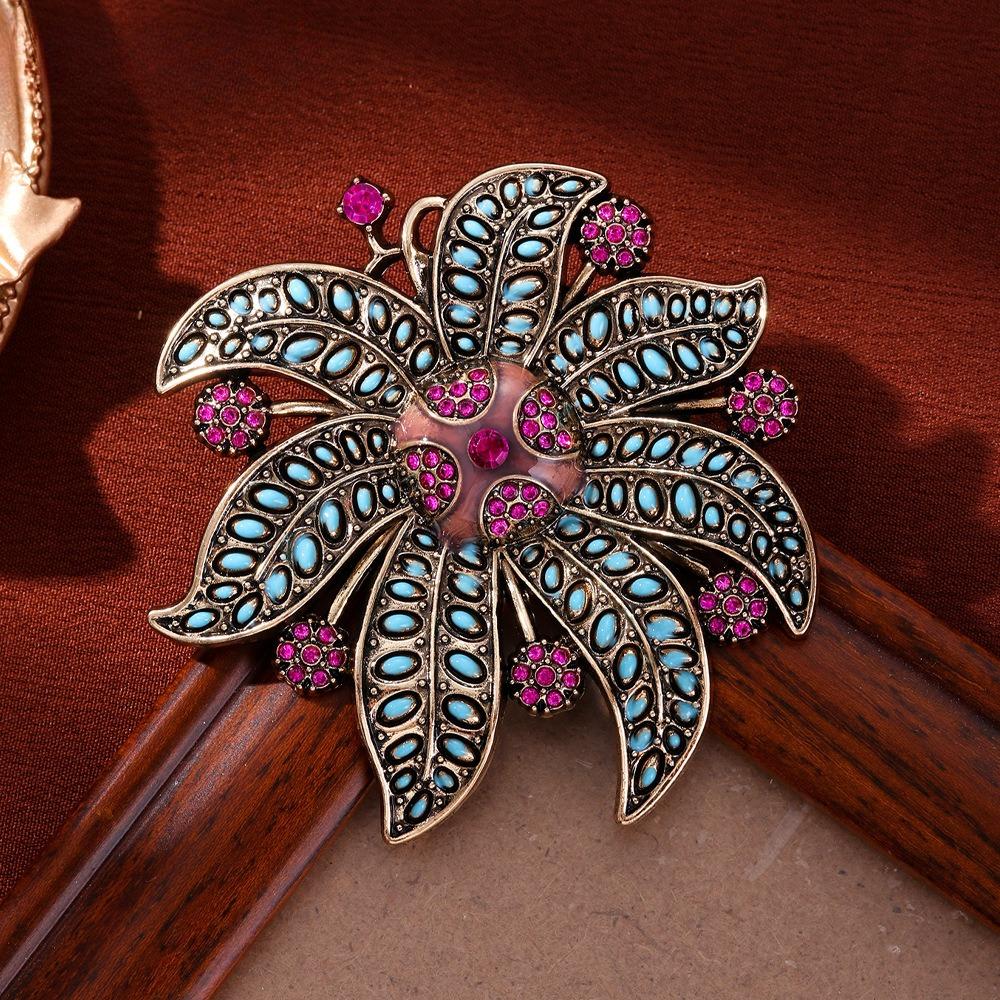 Vintage elegant diamond flower brooch, sunflower, high-end temperament, suit jacket chest flower, pin