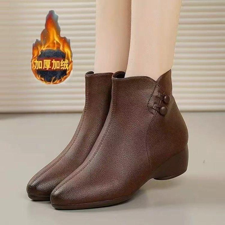 

Middle-aged and elderly mothers single boots women s autumn 2025 new winter velvet warm thickened outer wear soft leather small short boots 41