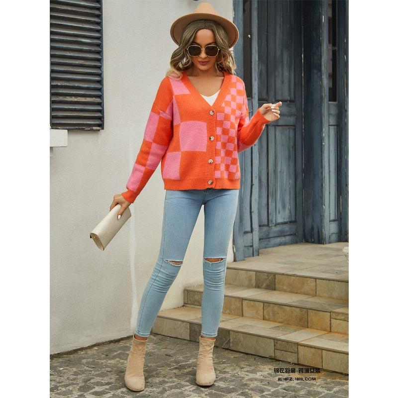 Dámský pletený svetr s kostkovanou patchworkovou pletenou svrchní vrstvou