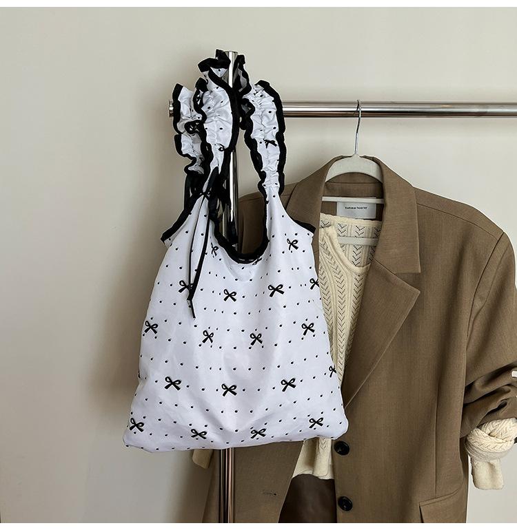 Корейская версия нишевая бантовая гороховая нейлоновая ткань сладкая нишевая эстетика плиссированная сумка-тоут ручная переноска плечевая подмышечная сумка