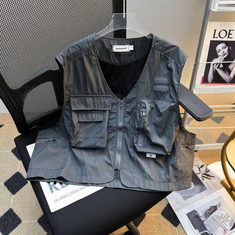 

Spring & Autumn Outdoor Functional Mountain Style Workwear Vest - Men s Japanese Retro Sleeveless Trendy Design. L сірий колір