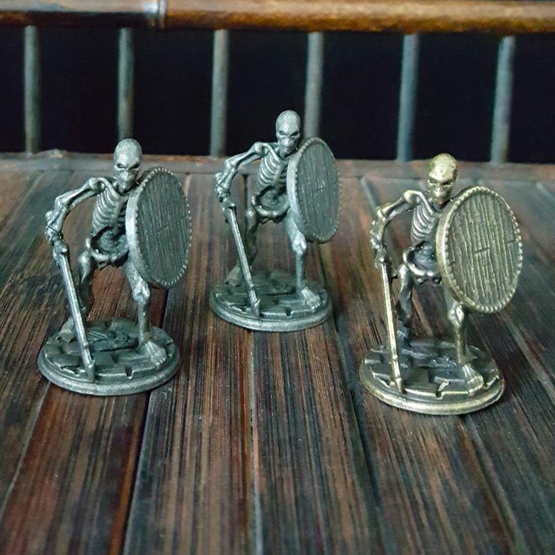 1 Τμχ, Ένα Κρανίο που Κρατά Σπαθί και Ασπίδα, Διακοσμητικό Σπιτιού, Διακοσμητικό Γραφείου, Παιχνίδι/Χειροτεχνία Αποκριών