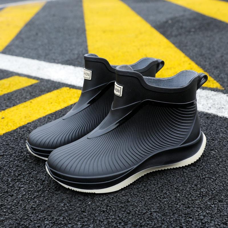 Women's Rain Boots Are Fashionable, Lightweight, Thick Soled, Wear-resistant, Rainproof, And Slip Resistant When Worn Externally