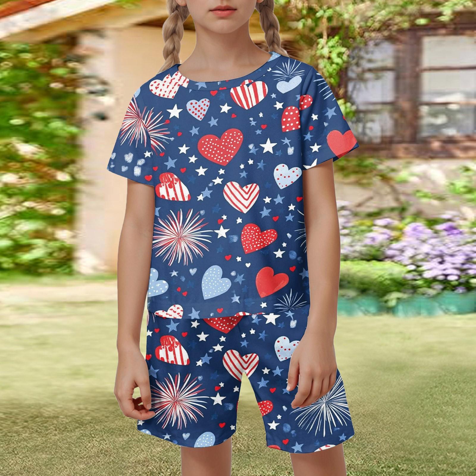 

Детский патриотический наряд - комплект из 2 предметов: короткий рукав и шорты для мальчика и девочки 110 киноварь