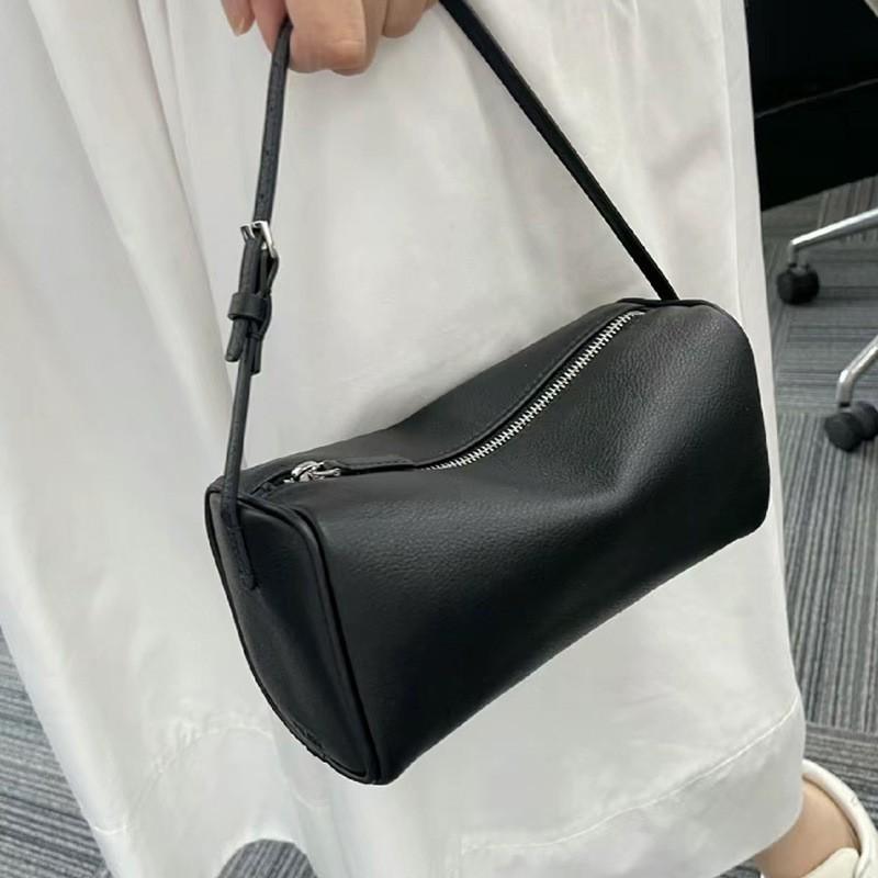 

Kendall s Same 90s Pencil Bag Minimalist Mini Portable Pen Square Shoulder Underarm Cross-body чорний