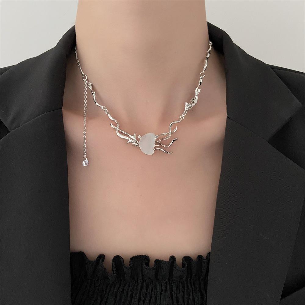 New alloy jellyfish fringed necklace women's ins niche sweet cool babes collarbone chain jewelry accessories