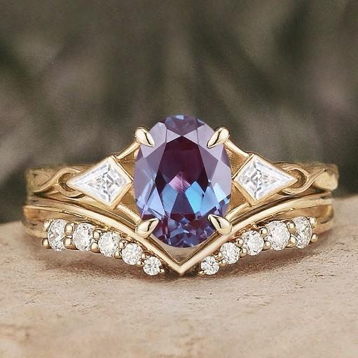 

Изысканный набор круглых колец золотого цвета с инкрустацией сине-фиолетовым камнем. Элегантные вечерние кольца для женщин. Ювелирные изделия 10