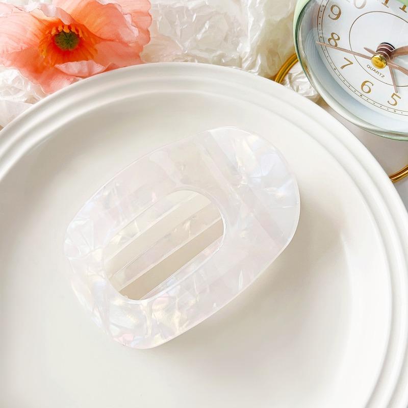 

High-end and Elegant Semi-circular Acetic Acid Grab Clip Arc-shaped Design, Flexible Hair Clip Ponytail Updo Shark Clip Iridescent White