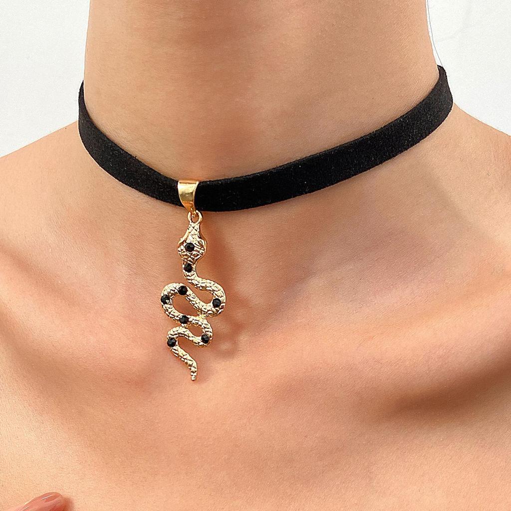 Creative Velvet Snake-Shaped Flower Collar Necklace - Black