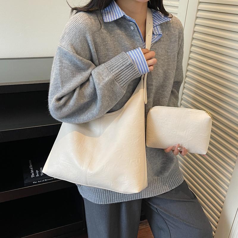 Vintage Commuter Large Capacity Bag Women's Soft Leather Shoulder Bag Underarm Tote Bag