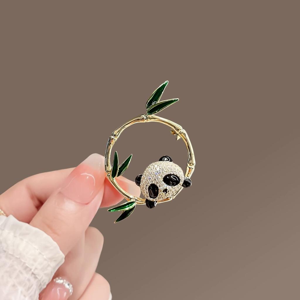 Chinese style cute national treasure panda brooch high-end female design sense circle bamboo pin brooch clothes decoration
