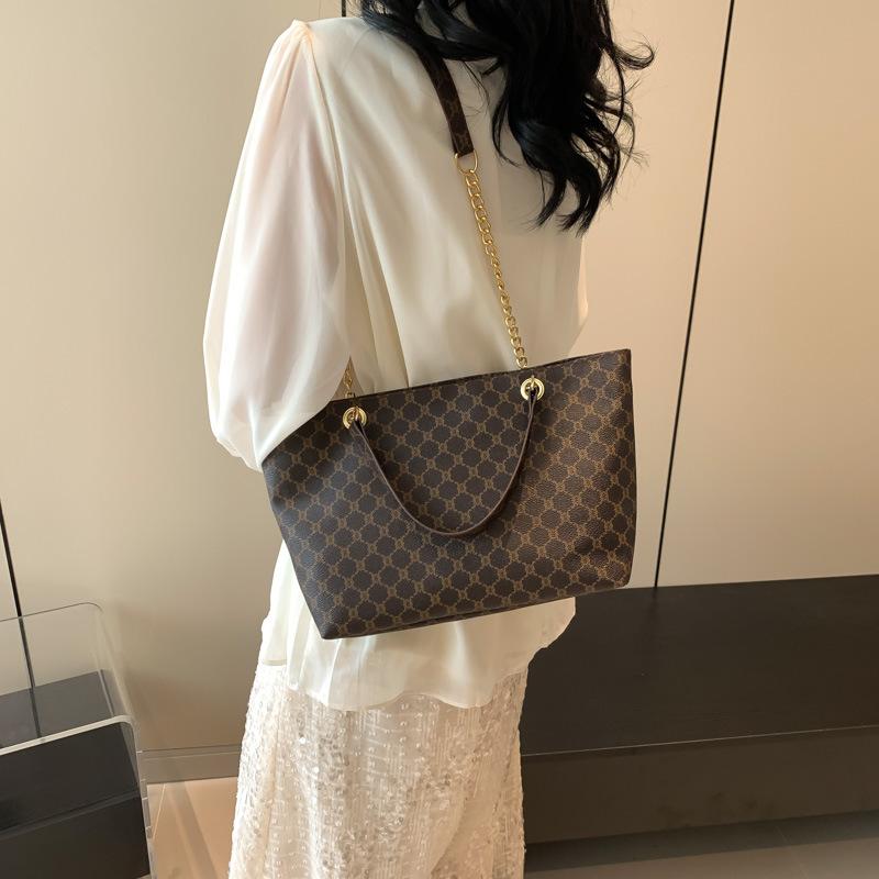 Simple Tote Bag Large Capacity Bag for Women New Style Women's Bag Fashionable Commuter Retro Chain Handbag Shoulder Bag