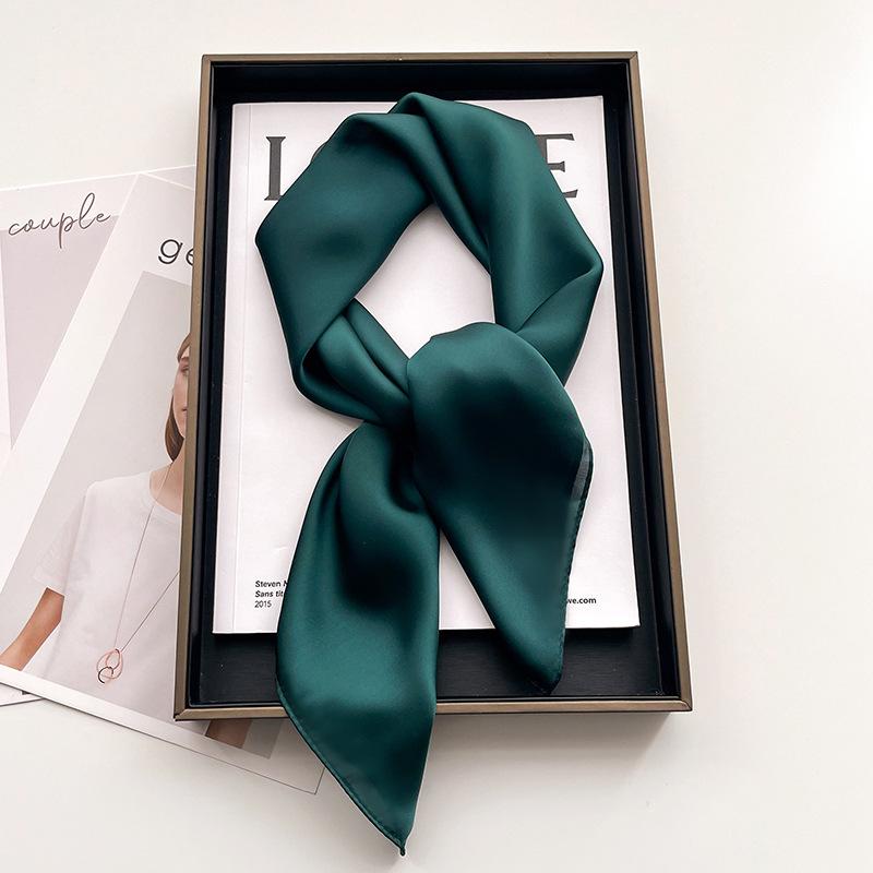 Melkehvit lite firkantet skjerf silkeskjerf 70x70cm