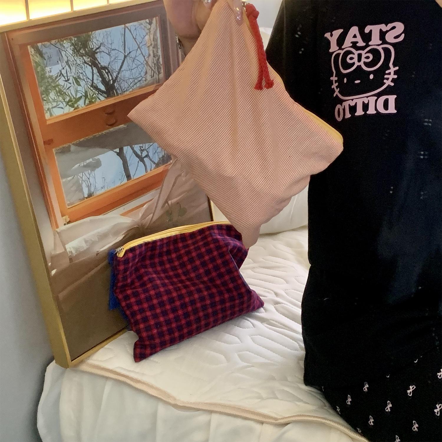 

Стильная клетчатая косметичка - большая ручная дорожная косметичка и кисти для женщин