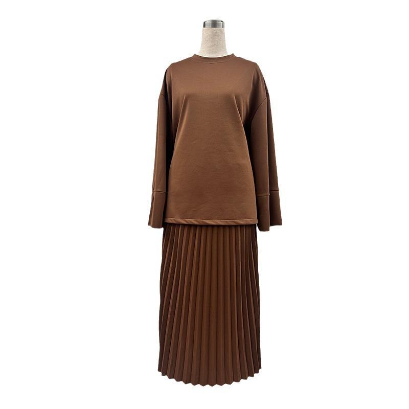 2025 Autumn Retro Women's Casual Set: Round Neck Loose Top & Half-Length Skirt