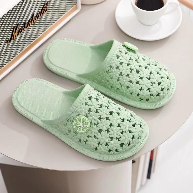 

2025 нові круті капці жіночі літні з закритим носком, напівкапці-сандалі на м якій підошві, модні, для дому 41