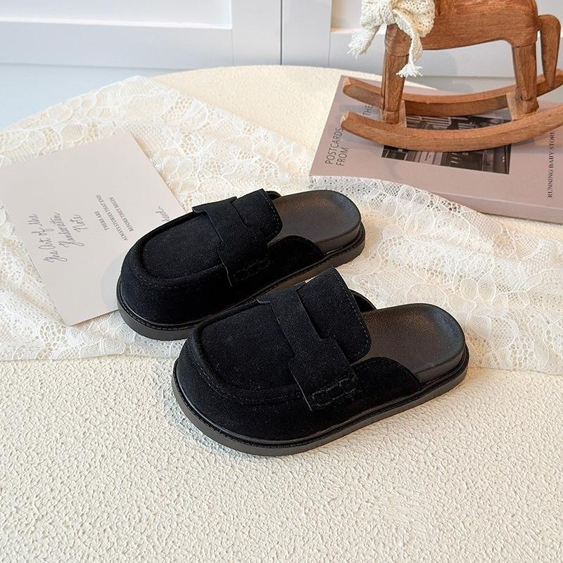 

Minimalist Design Children Clogs Shoes Girls New Style Comfortable Soft Bottom Platform Slippers for Kids Girl Chic Shoes I11094 26 чорний