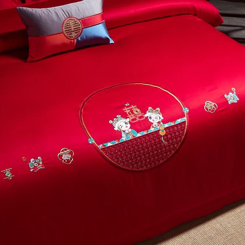 

Mercury Home Textiles Wedding 4-Piece Bedding Set with Quilt