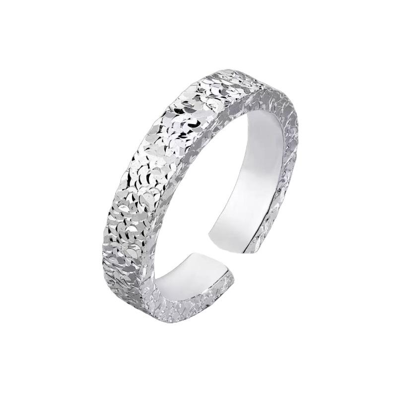 Elegant Unisex Ice-Crushing Ring: Stylish, Niche Luxury, High-End Design, and Gender-Neutral.