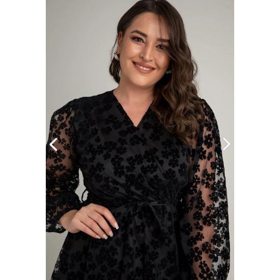 Siyah Papatya Detaylı Büyük Beden Elbise